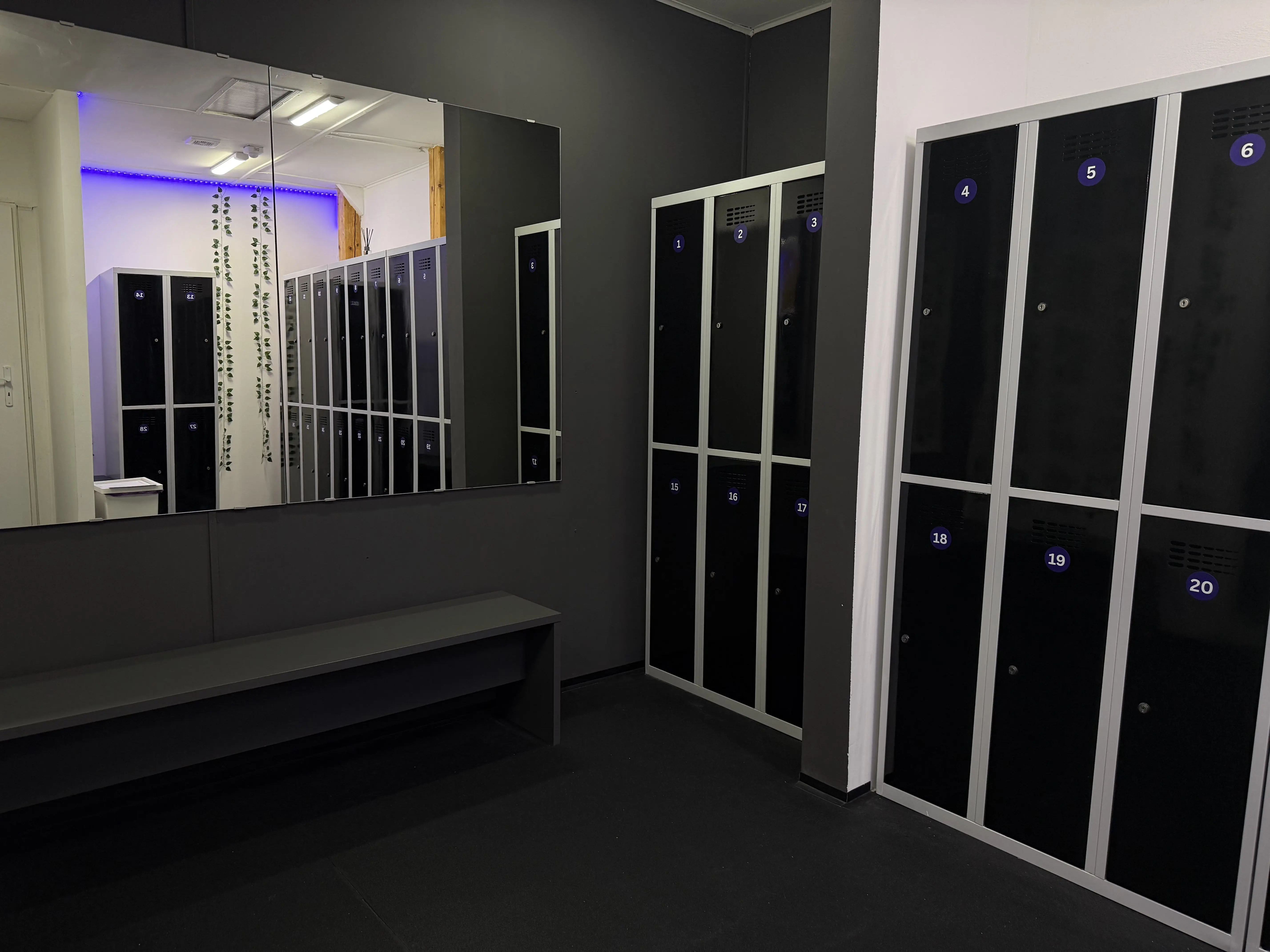 Pánské šatny 1